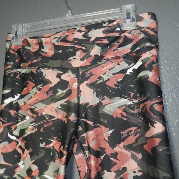 Fabletics Womens Pink And Grey Black Abstract Capri Athletic Leggings Size Small - Picture 4 of 9